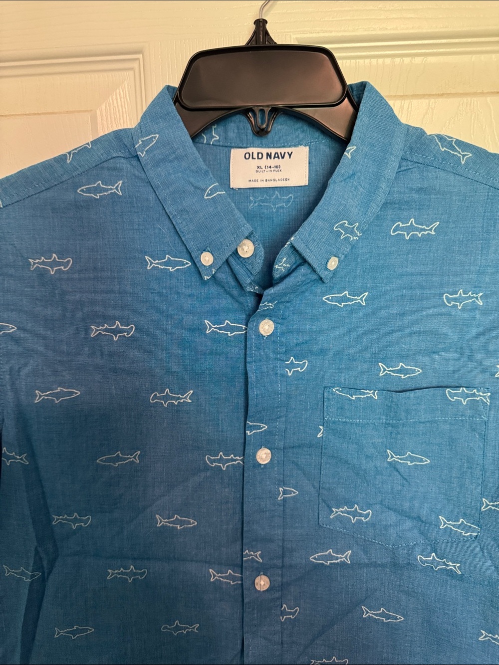 EUC Old Navy Boys Short-Sleeve Shark-Print Button-Down Shirt - Picture 2 of 6